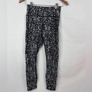 Lululemon Align Pant II *25" 7/8 length
Chirasu Black size 6